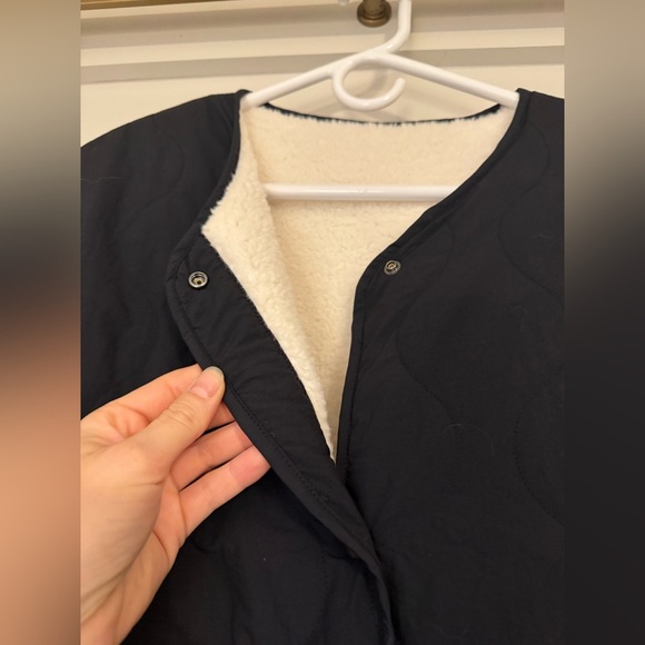 NWOT Uniqlo Women’s Pile Lined Fleece Quilted Reversible Jacket Black- M - Picture 3 of 10